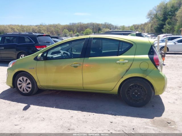 JTDKDTB30G1130211 Toyota Prius C Two
