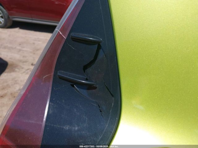 JTDKDTB30G1130211 Toyota Prius C Two
