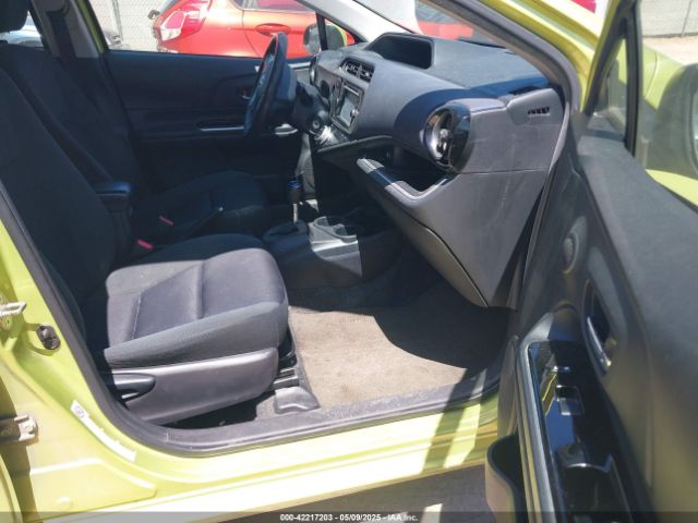 JTDKDTB30G1130211 Toyota Prius C Two