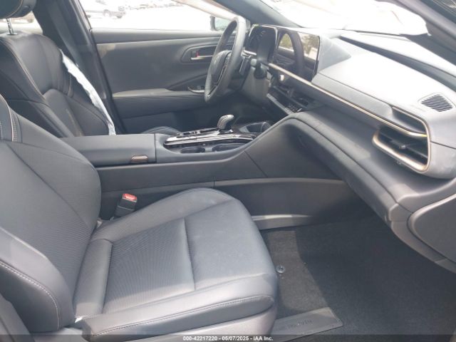 JTDACAAJ1S3007128 Toyota Crown Signia Xle