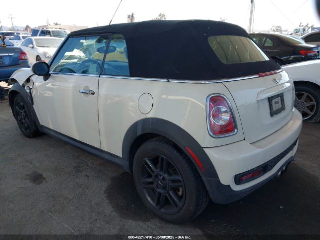 2014 MINI CONVERTIBLE WMWZP3C5XET706911 Photo 2