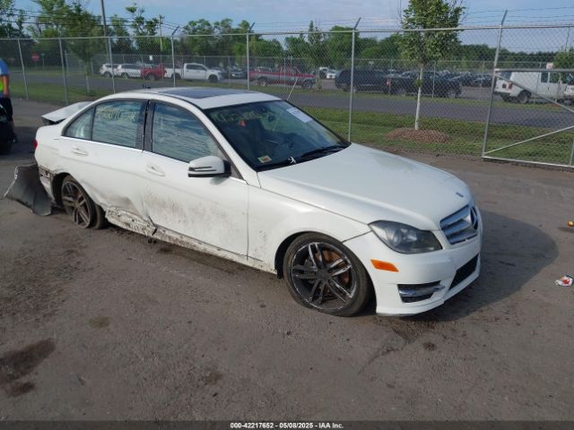 2012 MERCEDES-BENZ C 300 WDDGF8BB0CR198952