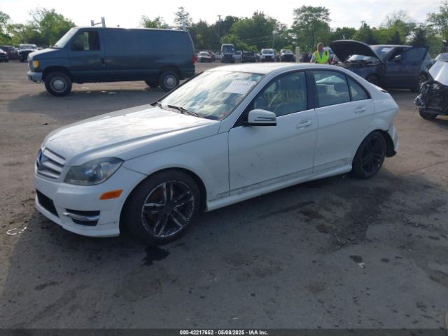 2012 MERCEDES-BENZ C 300 WDDGF8BB0CR198952 Photo 1
