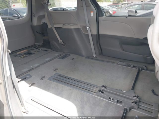 5TDKK3DC3FS569925 Toyota Sienna Le 8 Passenger