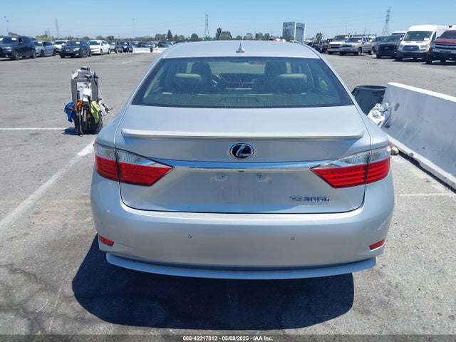 JTHBW1GG9E2040667 Lexus ES 300H