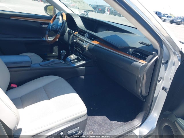 JTHBW1GG9E2040667 Lexus ES 300H