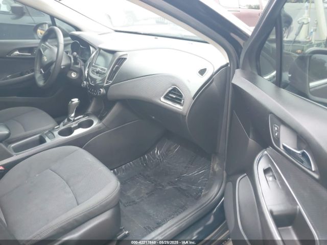 2018 CHEVROLET CRUZE 1G1BE5SM0J7139392 Photo 4