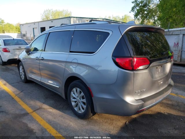 2019 CHRYSLER PACIFICA 2C4RC1BG1KR665917 Photo 2