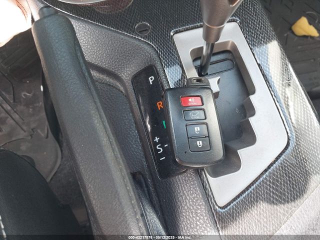 2T3RFREV8JW730458 Toyota Rav4 Adventure