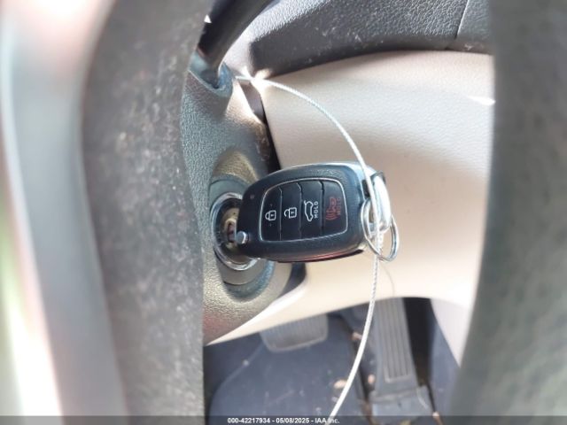 KM8J33A46HU330983 Hyundai TUCSON SE