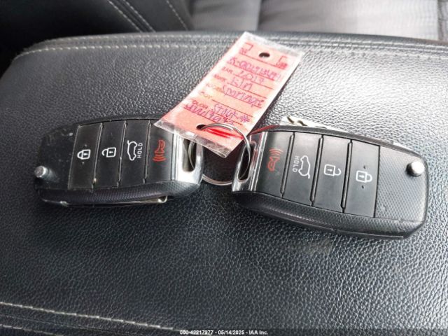 KNDPMCAC8H7135999 KIA Sportage Lx