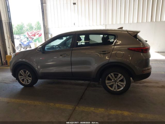 KNDPMCAC8H7135999 KIA Sportage Lx
