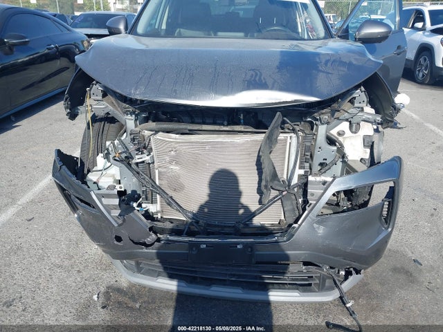 JN8AT3BA4MW022674 Nissan Rogue Sv Fwd