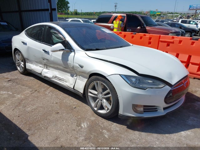 2015 TESLA MODEL S 5YJSA1E24FF105673 Photo 0