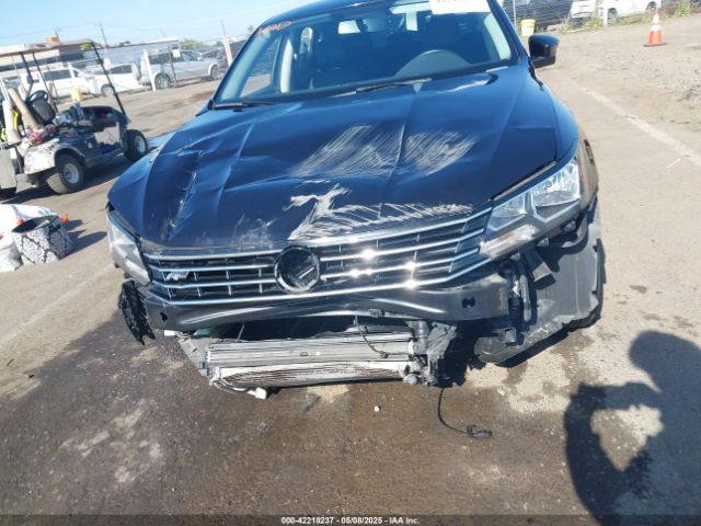 1VWDT7A3XHC015915 Volkswagen Passat 1.8t R-line