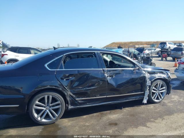 1VWDT7A3XHC015915 Volkswagen Passat 1.8t R-line