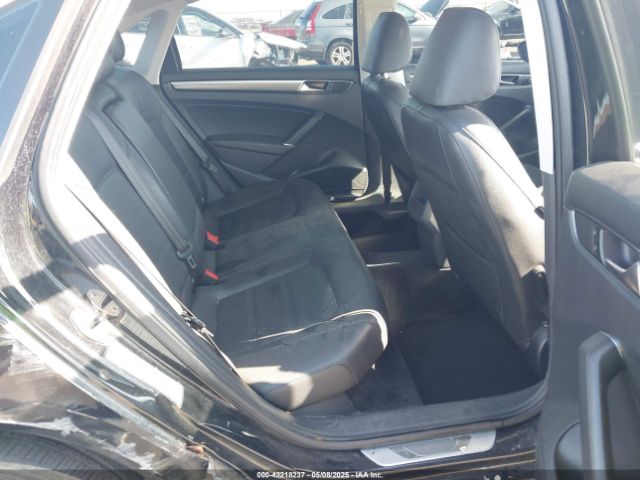 1VWDT7A3XHC015915 Volkswagen Passat 1.8t R-line