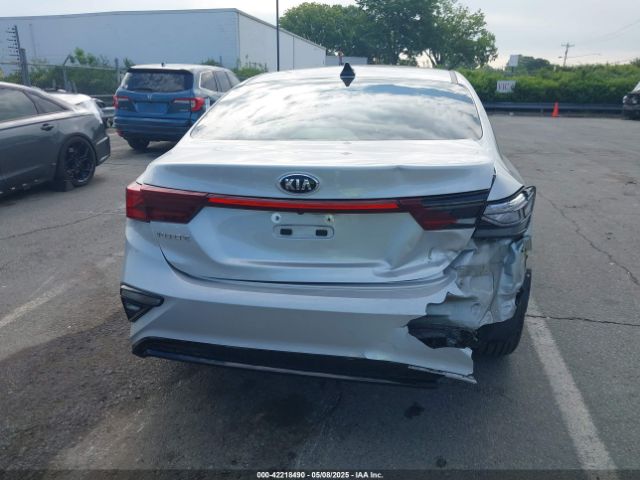 3KPF24AD0ME290833 KIA Forte Lxs