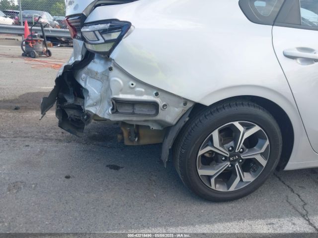 3KPF24AD0ME290833 KIA Forte Lxs