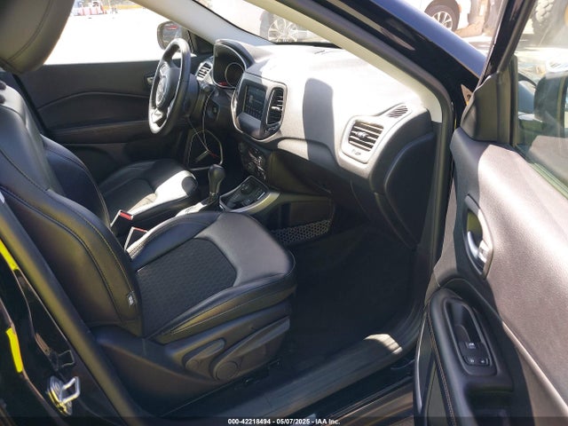 3C4NJDBB2JT418038 Jeep Compass