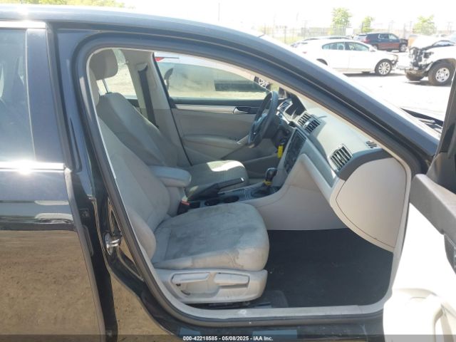 1VWAT7A39GC023988 Volkswagen Passat 1.8t S
