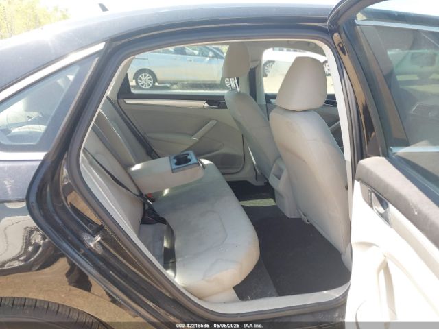 1VWAT7A39GC023988 Volkswagen Passat 1.8t S
