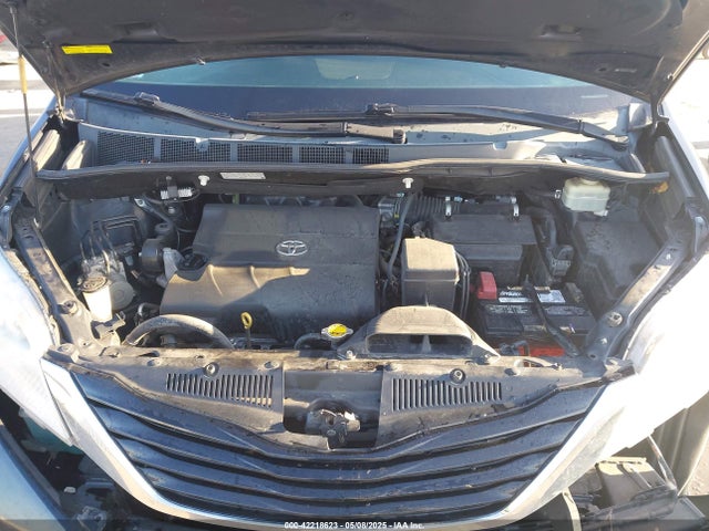 5TDKK3DC2FS615423 Toyota Sienna Le 8 Passenger