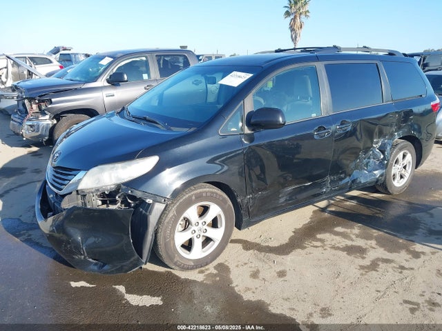 5TDKK3DC2FS615423 Toyota Sienna Le 8 Passenger