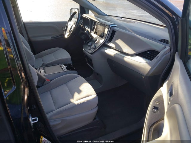 5TDKK3DC2FS615423 Toyota Sienna Le 8 Passenger
