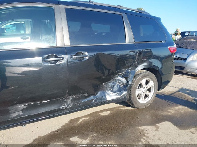 5TDKK3DC2FS615423 Toyota Sienna Le 8 Passenger