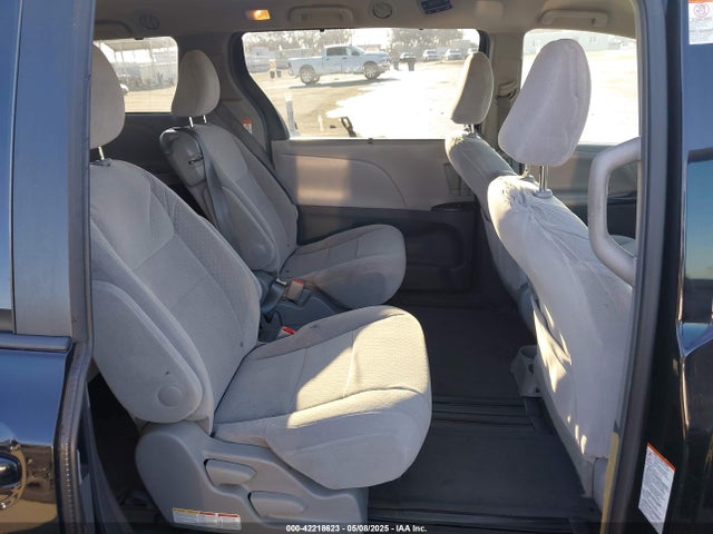 5TDKK3DC2FS615423 Toyota Sienna Le 8 Passenger