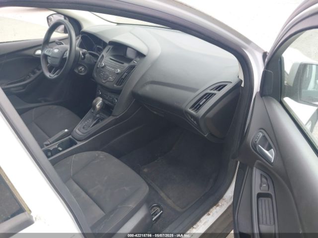 1FADP3F24HL267083 Ford FOCUS SE