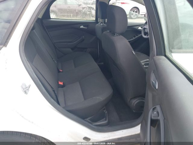 1FADP3F24HL267083 Ford FOCUS SE