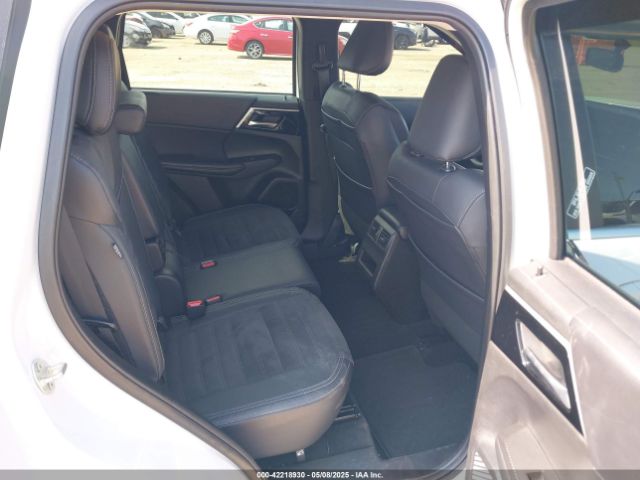 2023 MITSUBISHI OUTLANDER JA4J3UA87PZ013335 Photo 7
