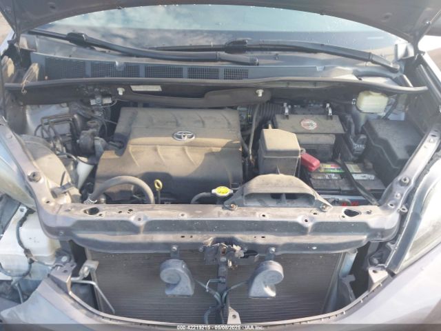 5TDXK3DC2GS718624 Toyota Sienna Se Premium 8 Passenger