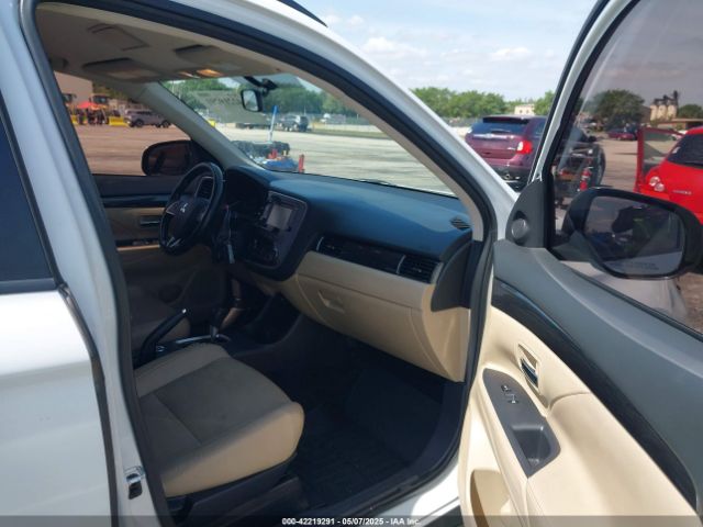 JA4AZ3A33GZ021753 Mitsubishi Outlander Sel