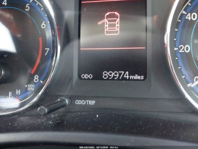 5YFBURHE8JP769404 Toyota COROLLA LE