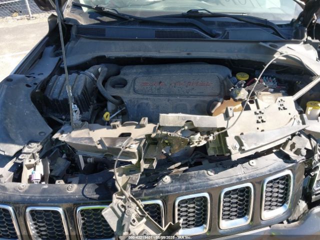 3C4NJDBB6JT239565 Jeep Compass Latitude 4x4