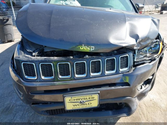 3C4NJDBB6JT239565 Jeep Compass Latitude 4x4