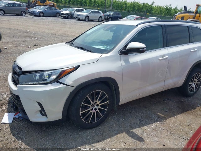 Toyota Highlander Se 2018 5TDJZRFH2JS547586 Image 2