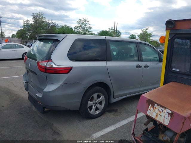 5TDZZ3DC4JS945535 Toyota Sienna L 7 Passenger