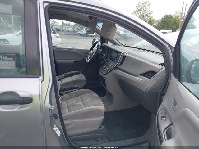 5TDZZ3DC4JS945535 Toyota Sienna L 7 Passenger