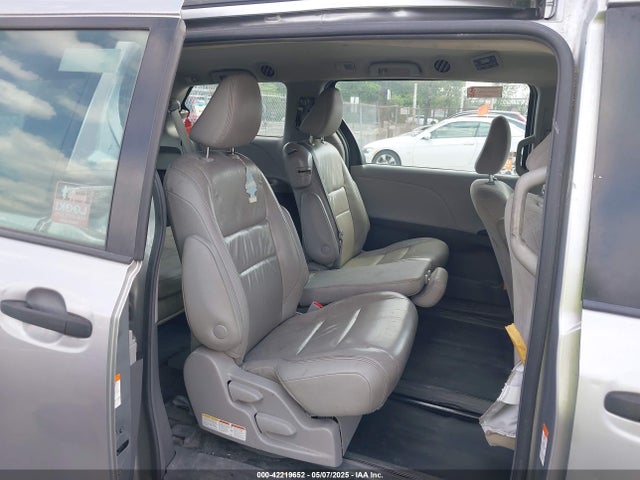 5TDZZ3DC4JS945535 Toyota Sienna L 7 Passenger