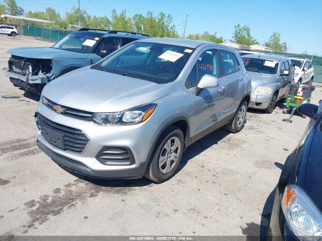 Chevrolet TRAX LS 2019 3GNCJKSB9KL163019 Image 2