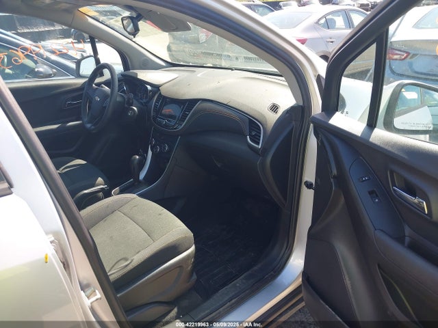 Chevrolet TRAX LS 2019 3GNCJKSB9KL163019 Image 5