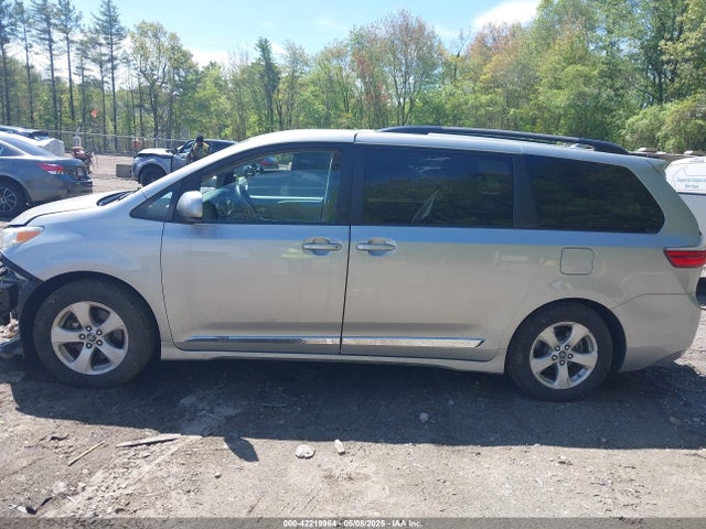 Toyota Sienna Le 7 Passenger 2019 5TDKZ3DC9KS990764 Image 14