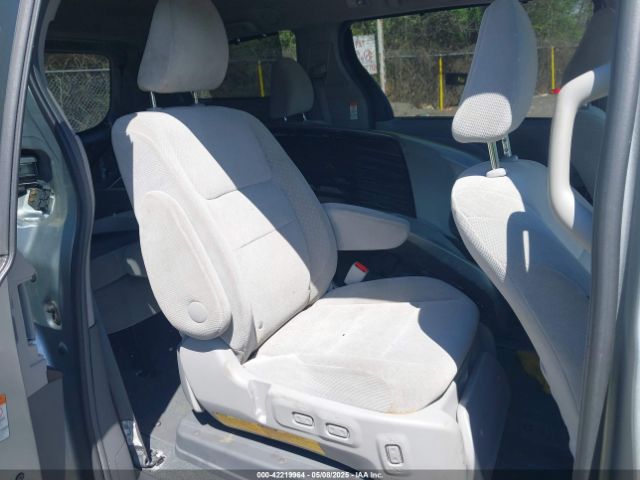 2019 TOYOTA SIENNA 5TDKZ3DC9KS990764 Photo 7
