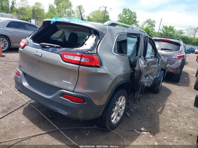 1C4PJLCB4JD573830 Jeep Cherokee Latitude Fwd