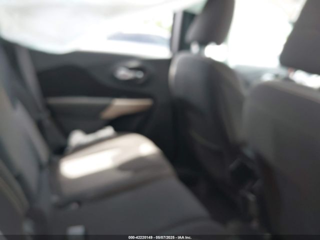 1C4PJLCB4JD573830 Jeep Cherokee Latitude Fwd