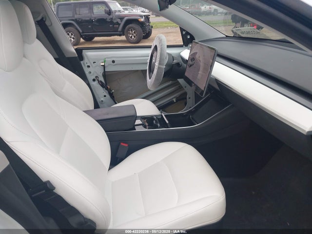 2021 TESLA MODEL Y 5YJYGDEE7MF068619 Photo 4
